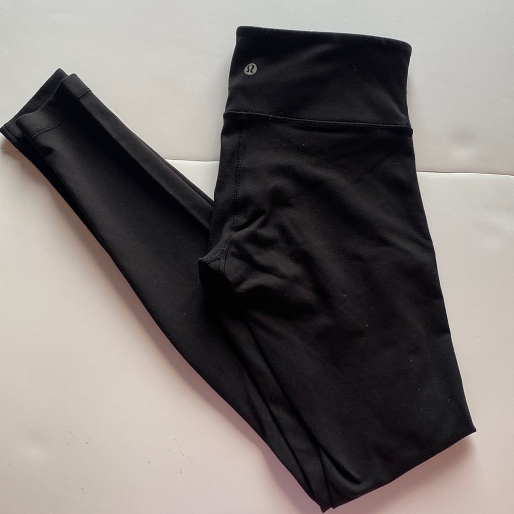 Black lulu lemon leggings size 4 25’’